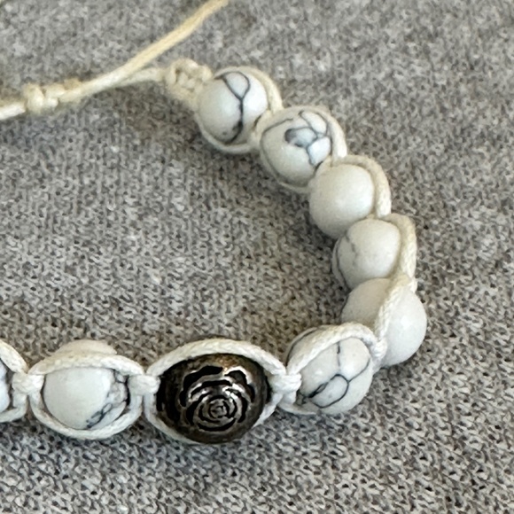 Natural White Howlite Bracelet - Picture 2 of 8